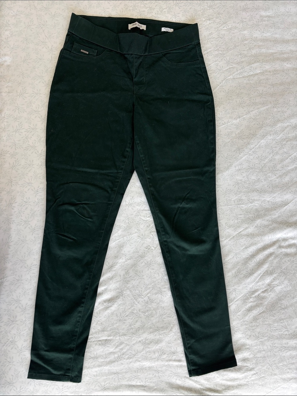 Nine West forest green Heidi pull on skinny, size 6